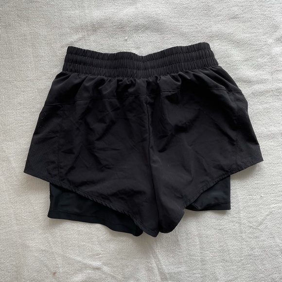 H&M SPORT athletic shorts - never worn ❤️‍🔥 - Picture 2 of 3